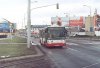 Další autobusovou linkou, která s koncem loňského roku ukončila provoz, je linka č. 63 z Úzké do Chrlic. Následující snímky byly pořízeny 27. 12. 2012 v prostoru Komárova: zastávkou »Konopná« projíždí autobus evid. č. 7491 směrem na Úzkou, Citelis evid. č. 7654 vjíždí do křižovatky Dornych – Plotní – Svatopetrská při jízdě směrem do Chrlic a konečně Citybus evid. č. 7616 byl zvěčněn v prostoru zastávky »Svatopetrská« na ulici Dornych. Foto © Ladislav Kašík.   