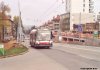 Koncem října byly do trolejové sítě nad křižovatkou Královopolská – Přívrat – Vychodilova doplněny další stopy umožňující jízdy trolejbusů na Vychodilovu ve směru od Komína a zpět. Od 4. listopadu pak tudy jezdí trolejbusy linky 30 z důvodu neprůjezdnosti závislé trakce přes přestavovanou křižovatku Královopolské a Hradecké ulice. Na snímcích z 26. 10. 2008 je ještě zachycen běžný provoz trolejbusů na Královopolské ulici – zatímco vůz evid. č. 3004 stoupá od Purkyňovy ulice směrem k ulici Hradecké (vpravo již dokončený multifunkční objekt Eden a pokračující výstavba v jeho těsné blízkosti), trolejbus evid. č. 3043 již křižovatku opustil a míří z kopce k zastávce »Záhřebská«, práce na přeložkách inženýrských sítí jsou již v plném proudu. A situaci po odklonění linky 30 do smyčky na Vychodilově ulici dokumentují snímky z prvního dne výluky – 4. 11. 2008 – trolejbus evid. č. 3265 odbočuje z Vychodilovy na Královopolskou, opačným směrem pak přijíždí vůz evid. č. 3031. Konečně v prostoru přestupní zastávky na náhradní autobusy byly zvěčněny troljbusy evid. č. 3271 a 3260. Foto © Ladislav Kašík.