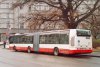 Od poloviny listopadu se v Brně můžeme svézt novým typem autobusu – článkovým nízkopodlažním vozem Citelis 18M. Ve středu 14. 11. 2007 byly autobusy oficiálně představeny veřejnosti při zvláštních jízdách v blízkosti centra města. Výchozím i konečným bodem okružních jízd bylo Moravské náměstí, kde byl také zvěčněn autobus evid. č. 2604. Vůz evid. č. 2601 je 17. 11. 2007 zachycen na Staré Osadě v Židenicích při výjezdu na linku 84. Foto © Ladislav Kašík.
