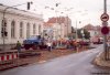 V září začala rekonstrukce kolejových objektů a povrchu komunikací na křižovatce Palackého třídy a Kosmovy ulice (u Semilassa) v Králově Poli. Rozsáhlé akci věnujeme alespoň krátce tři snímky – rekonstrukční práce zachycují snímky z 15. a 16. 9. 2007, na snímku z 15. 9. 2007 zabočuje autobus náhradní dopravy x1 evid. č. 2383 z Palackého třídy do Kollárovy ulice, aby při jízdě do Řečkovic objel prostor staveniště. Foto © Ladislav Kašík.
