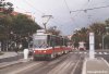 V první polovině září probíhala oprava tramvajové smyčky v Komíně, která si vyžádala i dvě víkendové výluky celé tramvajové tratě do Bystrce. Při těchto výlukách se tramvaje otáčely na trianglu na Jundrovské ulici – situaci přímo zde dokumentuje snímek vozu evid. č. 1042, který pokračuje z Jundrovské jako „jedenáctka“, zatímco sem přijel od Pisárek jako linka č. 1, tramvaj evid. č. 1120 má přesně opačný úkol, nyní již míří k Pisárkám jako „jednička“ – foto 8. 9. 2001 © Jaroslav Pacholík. Na lince č. 3 jezdily během těchto výluk tramvaje typu KT8, tedy opravdu nevšední jev – na snímku projíždí přes křižovatku na Moravském náměstí vůz s evid. č. 1733; jak již bylo mnohokrát řečeno, celá křižovatka se o letošních prázdninách podrobila náročné rekonstrukci – na snímku z 9. 9. 2001 jsou mj. patrny nové zastávkové stojany i vybudované nástupní ostrůvky, foto © Ladislav Kašík. 