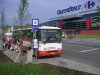 Od začátku července zajíždí autobusy linky 67 obousměrně k obchodnímu středisku Carrefour v Králově Poli. Na snímku z 19. 7. 2005 odtud právě do Jundrova odjíždí vůz evid. č. 7433. Foto © Jiří Mrkos.