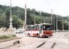 Telegraficky k horečnému stavebnímu úsilí na stavbě křižovatky v Pisárkách: o víkendu 10.–11.9. 2005 byl zprovozněn nový jednokolejný úsek – souprava tramvají 1632+33 projíždí 9. 9. 2005 ještě po původní trati, zatímco tramvaje evid. č. 1581+82 jedou 15. 9. již po nové trati, která je rovněž zachycena na pohledu z ředitelské budovy DPMB (15. 9. 2005). Autobusy náhradní dopravy objížděly při přepojování kolejí staveniště ulicemi Kamenomlýnskou a Hroznovou (vůz evid. č. 7415 dne 10. 9. 2005). A na závěr ještě snímek ze zkušební jízdy po nové koleji do Pisárecké vozovny – „kloubák“ evid. č. 1116 zde byl zachycen 28. 8. 2005. Foto © Ladislav Kašík. 