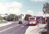 Pěticí fotografií dokumentujme dokončenou rekonstrukci křižovatky Kaštanové. Popelovy a Vinohradské ulice v Brněnských Ivanovicích – dva záběry ze 7. 7. 2014 zachycují přímo křižovatku (pohled směrem k městu, pohled od města s potkávajícími se autobusy linky 48 dopravce BORS), další dva snímky pak zvěčňují novou podobu zastávek »Popelova« se zálivy (Citelis linky 40 evid. č. 2603 jede směrem na Úzkou, vůz evid. č. 2361 téže linky míří do Tuřan). A konečně ještě jedno foto připomínající opravu: 22. 6. 2014 probíhala v křižovatce pokládka – pravidelné autobusové linky jezdily přes dálnici a oblast obsluhovala linka x59 na níž byl nasazen vůz Stratos – vůz evid. č. 7514 v zastávce »Komárov«. Foto © Ladislav Kašík.