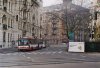 Na podzim proběhla rekonstrukce parčíku uprostřed Konečného náměstí – na snímku z 1. 11. 2014 právě kolem projíždí článkový trolejbus evid. č. 3506 linky 26. Foto © Ladislav Kašík.