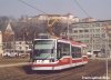 Ve středu 19. března 2003 vyjela poprvé s cestujícími na lince č. 2 nová nízkopodlažní tramvaj brněnského DP ANITRA evid. č. 1805 vyrobená v plzeňské Škodovce. Posledními tramvajemi s elektrickou výzbrojí vyrobenou v Plzni byly "plecháče", které začaly v brněnských ulicích jezdit před více než půlstoletím. Prvního března 2003 to bylo přesně 45 let, kdy svezly první pasažéry legendární "té-dvojky" a zahájily tak dosud neskončenou éru "téček". ANITRA není první brněnskou nízkopodlažní tramvají – v roce 1997 začaly jezdit problematické vozy RT6 a o dva roky později příjemně překvapily "kátéčka" se středním nízkopodlažním článkem. Na snímku z konce února je vůz zachycen při odjezdu z Mendlova náměstí během zkušebních jízd sloužících také k zaškolování řidičů, foto © Tomáš Kocman.