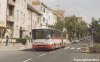 Od začátku června se na Bělohorskou ulici v Juliánově zase vrátily autobusy linek č. 45 a 75 – ulice prošla rozsáhlou rekonstrukcí, která však nebyla spojena s nějakými převratnými novinkami. Rozsáhlejší změny čekají tuto oblast v návaznosti na již zahájenou rekonstrukci Táborské ulice. Na snímku sjíždí 10. 6. 2003 od juliánovského sídliště autobus linky č. 45 (evid. č. 2352), foto © Ladislav Kašík.