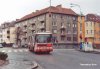 Dále byla staronově zavedena linka 66 a linka 46 má nyní jedinou konečnou – na Haškově ulici. V prostoru Černých Polí projíždí velkou smyčku ulicemi Jugoslávskou, Zemědělskou a Lesnickou. Snímky z 23. 12. 2010 zachycují provoz autobusů linky 46 – vůz evid. č. 7412 právě zabočil z Provazníkovy ulice do Jugoslávské, autobus evid. č. 7453 jede Jugoslávskou ulicí kolem školy a Citelis evid. č. 7649 stoupá Zemědělskou ulicí k tramvaji na Lesnické ulici. Foto © Ladislav Kašík.