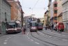 Snímky na této straně ilustrují první etapu opravy tramvajové tratě na Křenové ulici (mezi křižovatkami a Dornychem a Špitálkou), kdy se opravovala kolej směrem do města. Na snímcích z 19. 9. 2017 je zachycen kolejový přejezd o Dornychu s trolejbusem evid. č. 3022 linky 31 a tramvají evid. č. 1712 linky 8, obloukem u ulice Vlhké projíždí vůz evid č. 1632 linky 10 a prostor provizorních posunutých zastávek »Vlhká« je zvěčněn s trolejbusem linky 33 evid. č. 3024 a tramvajemi linky 9 evid. č. 1923 a linky 8 evid. č. 1724. Dne 22. 9. 2017 projíždí prostorem budoucí zastávky »Vlhká« souprava tramvají evid. č. 1626 a 1631 netradičně na lince 10 (pro řídicí tramvaj se jedná o poslední nasazení v běžné dopravě) a v prostoru kolejového přejezdu u Špitálky byly dokumentovány tramvaje linky 8 evid. č 1709 a linky 10 evid. č. 1817. Foto © Ladislav Kašík.