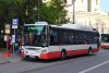 Třemi záběry připomínáme letošní brněnskou muzejní noc, která se konala v sobotu 19. 5. 2018. Na Brandlově ulici se potkal parciální trolejbus evid. č. 3302 linky 32 se soupravou autobusy Škoda 706 RTO a vleku B40 linky A. Na Moravském náměstí předjíždí pivní tramvaj evid. č. 1018 autobus linky E evid. č. 7466 a na nástupní zastávce se k odjezdu chystá další autobus linky E evid. č. 7058. Foto © Ladislav Kašík.